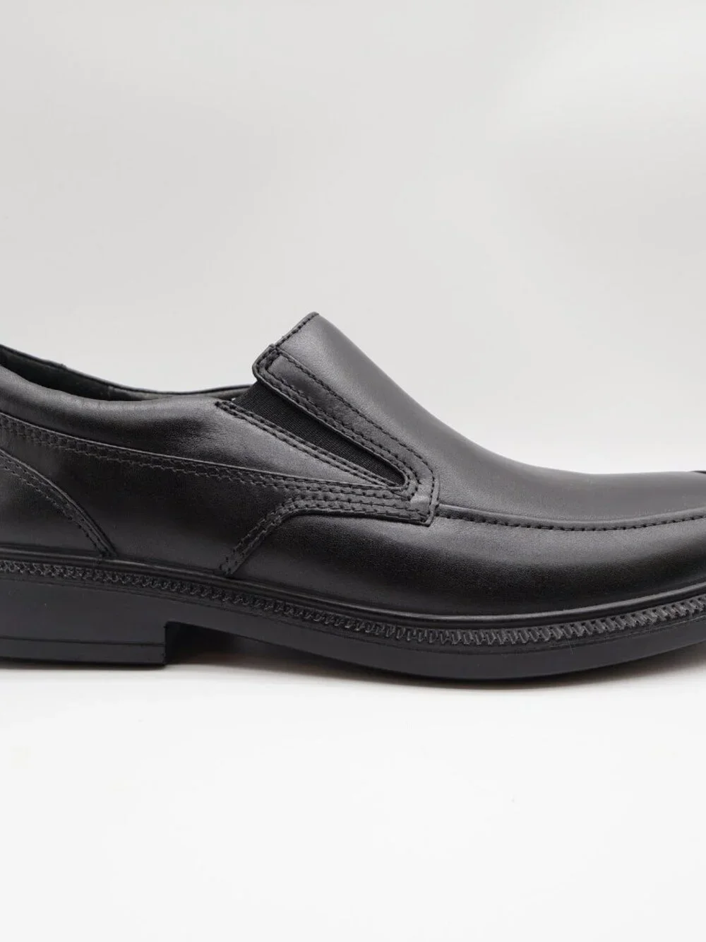 Hush Puppies Men's 10.5 Black Leather Waterproof Slip-On Loafers